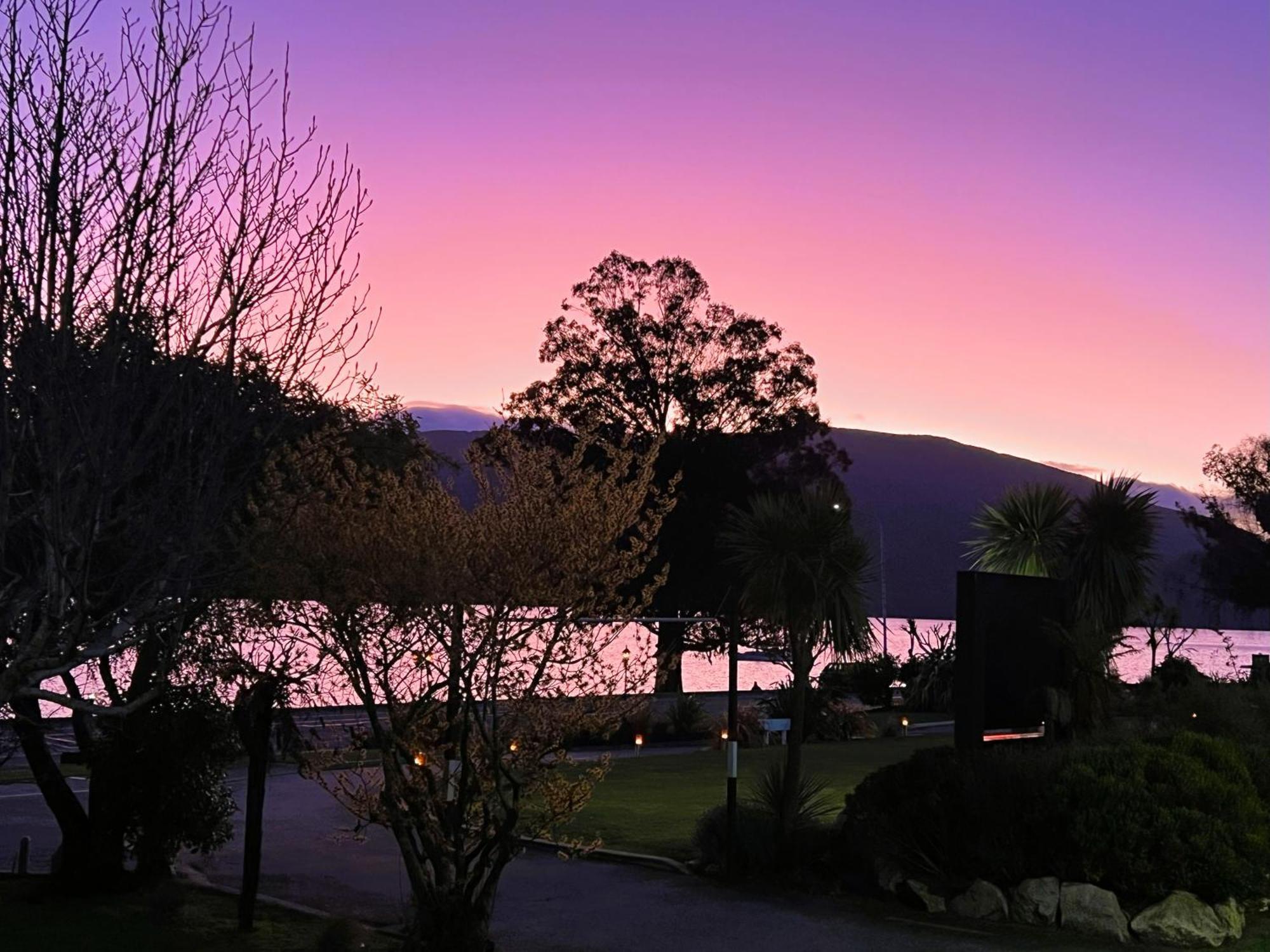 Fiordland Lakeview Motel And Apartments Te Anau Exteriör bild